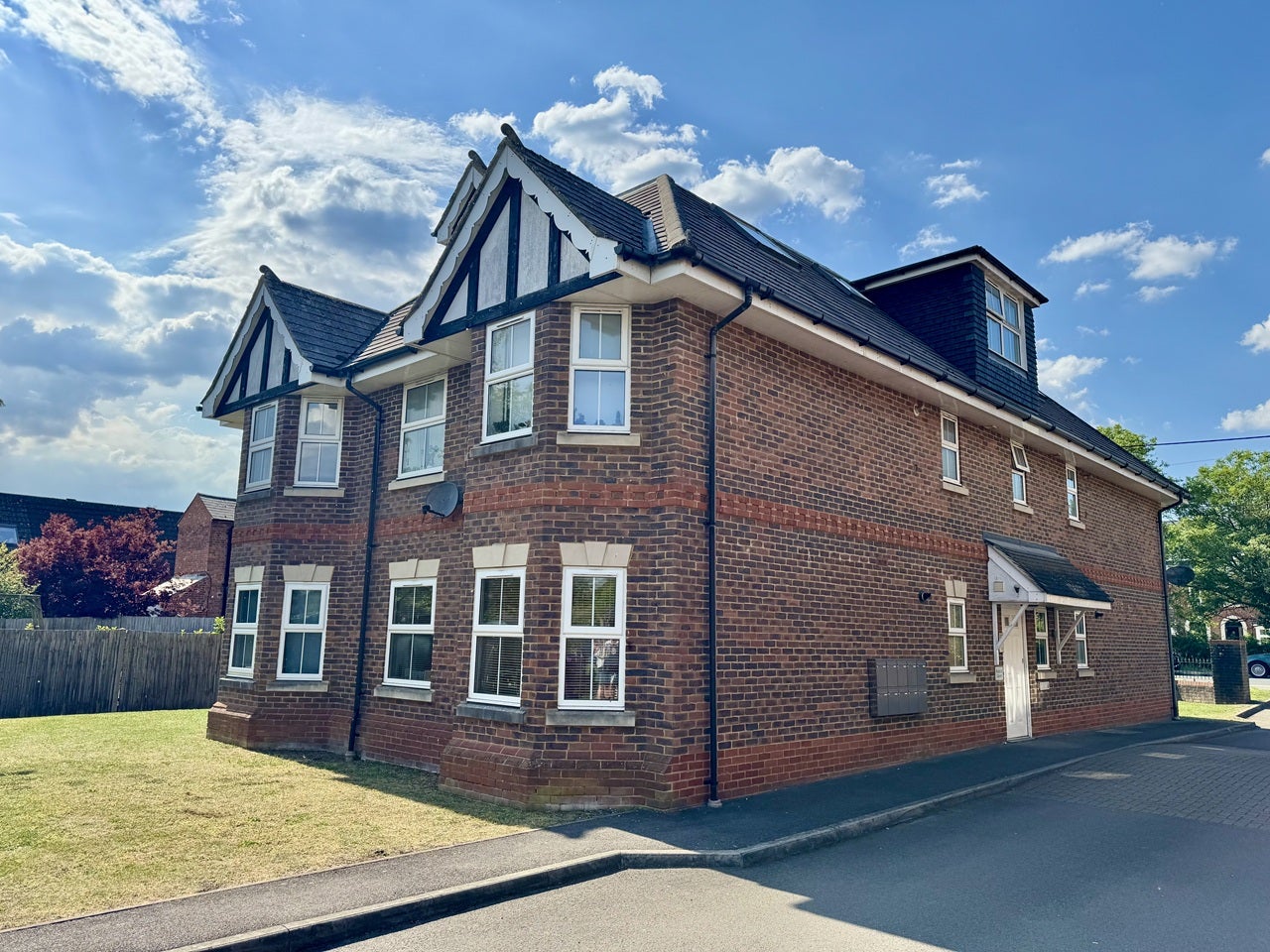Flat The Green in Theale