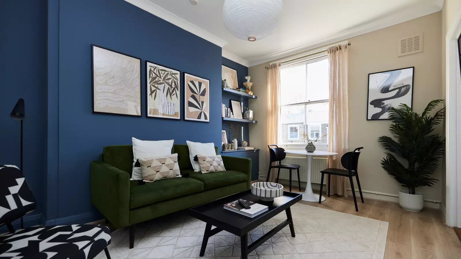 Flat Stanlake Road in Greater London