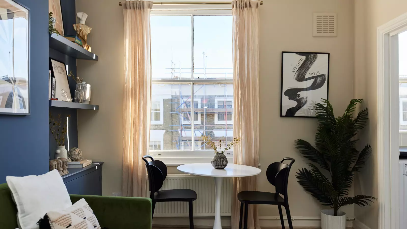 Flat Stanlake Road in Greater London