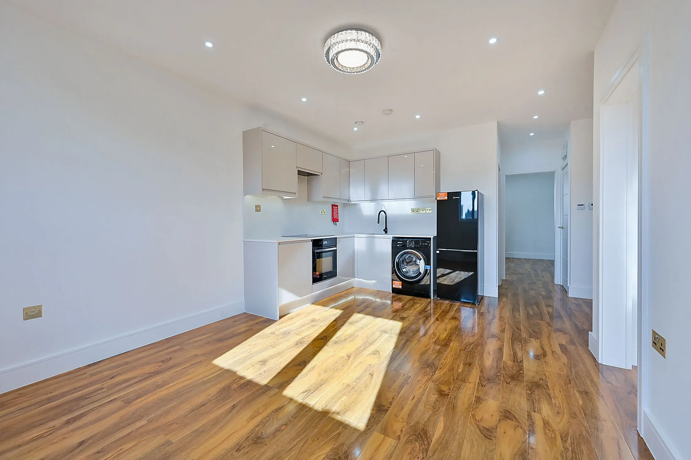 Flat Cobham Road in Greater London