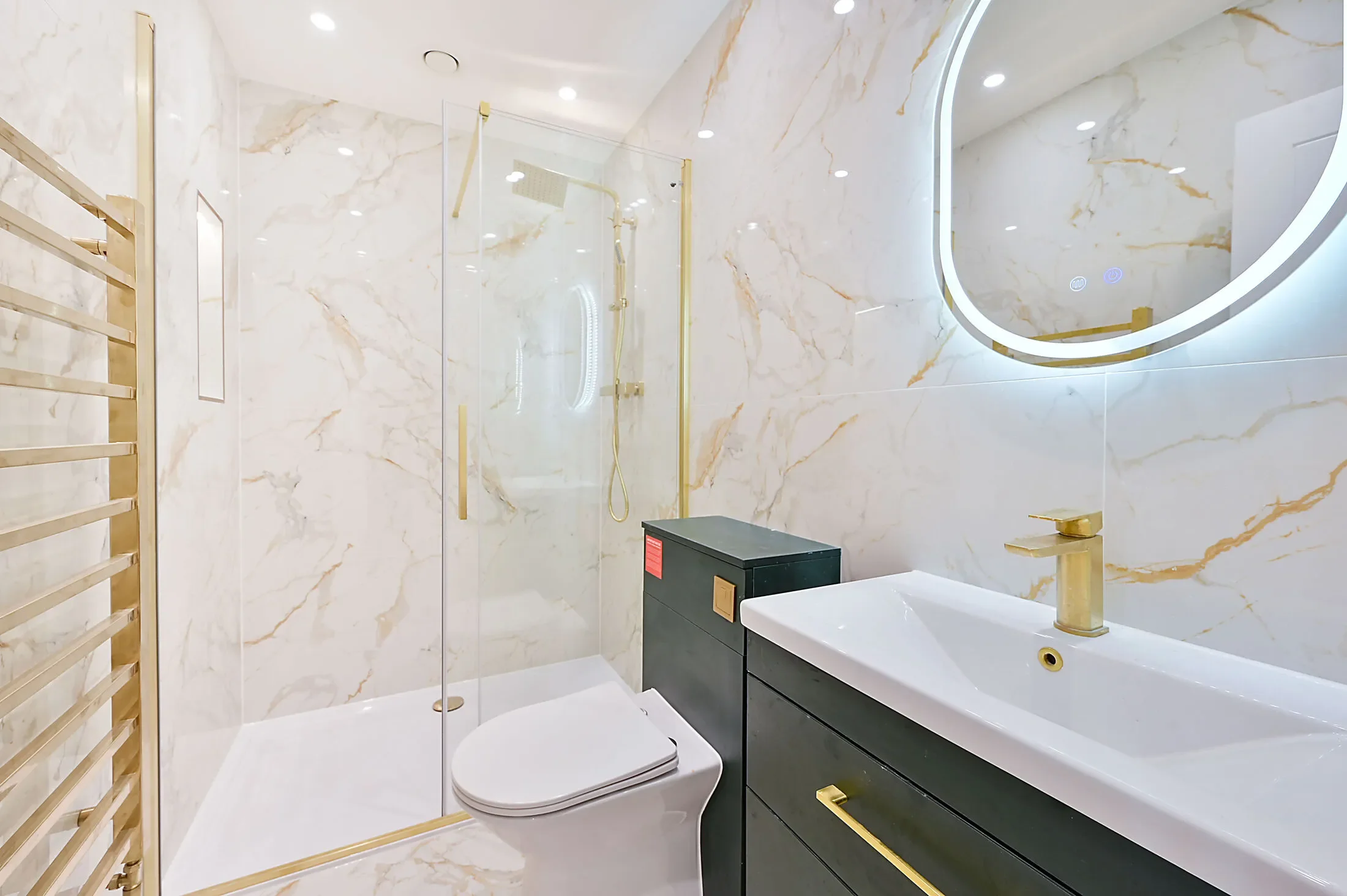 Flat Cobham Road in Greater London