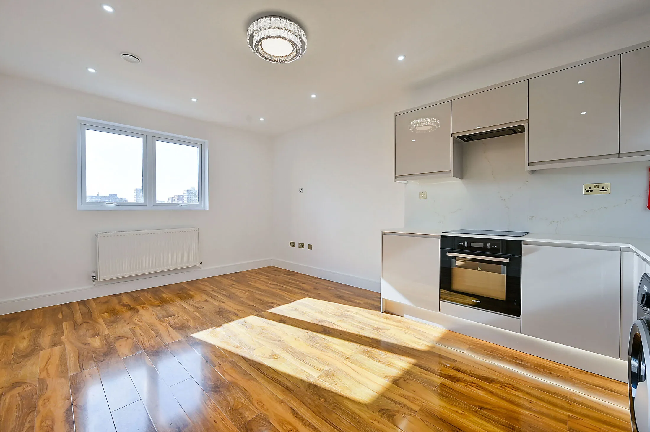 Flat Cobham Road in Greater London