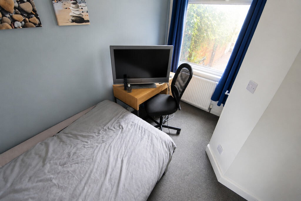 Room Clara Street in Coventry