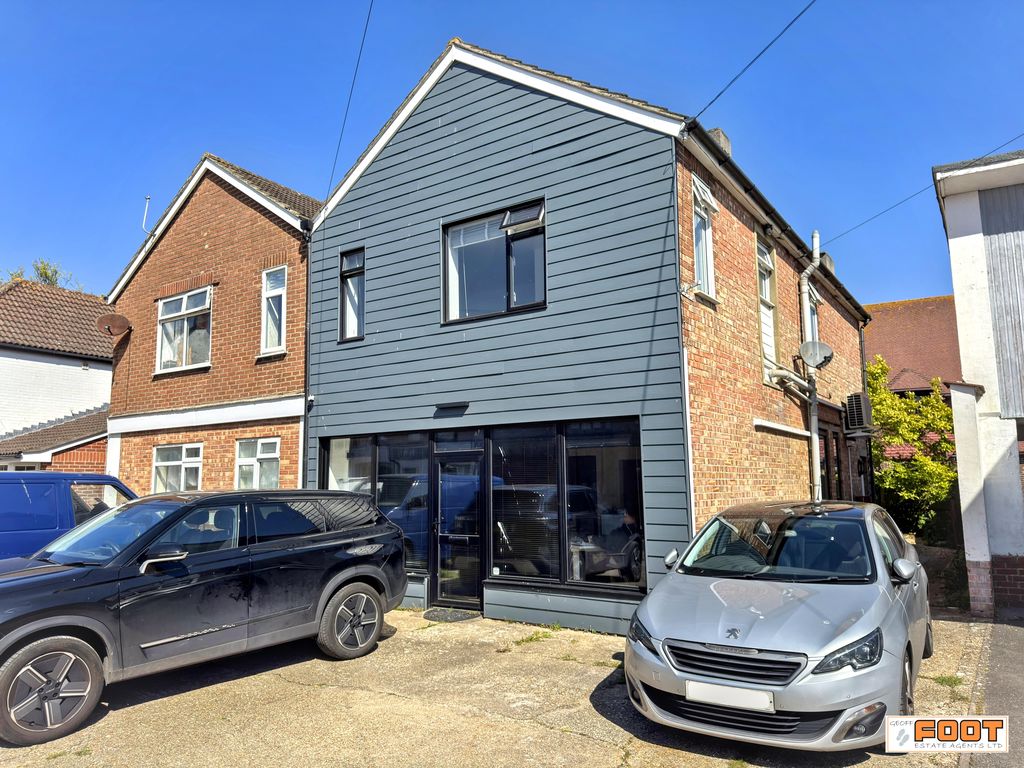 Flat South Road in Havant