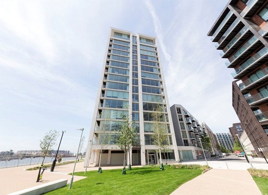 Flat Admiralty Avenue in Greater London