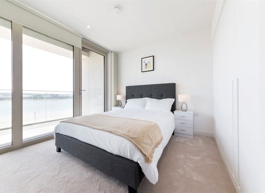 Flat Admiralty Avenue in Greater London