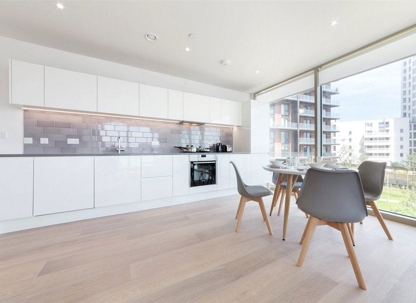 Flat Admiralty Avenue in Greater London