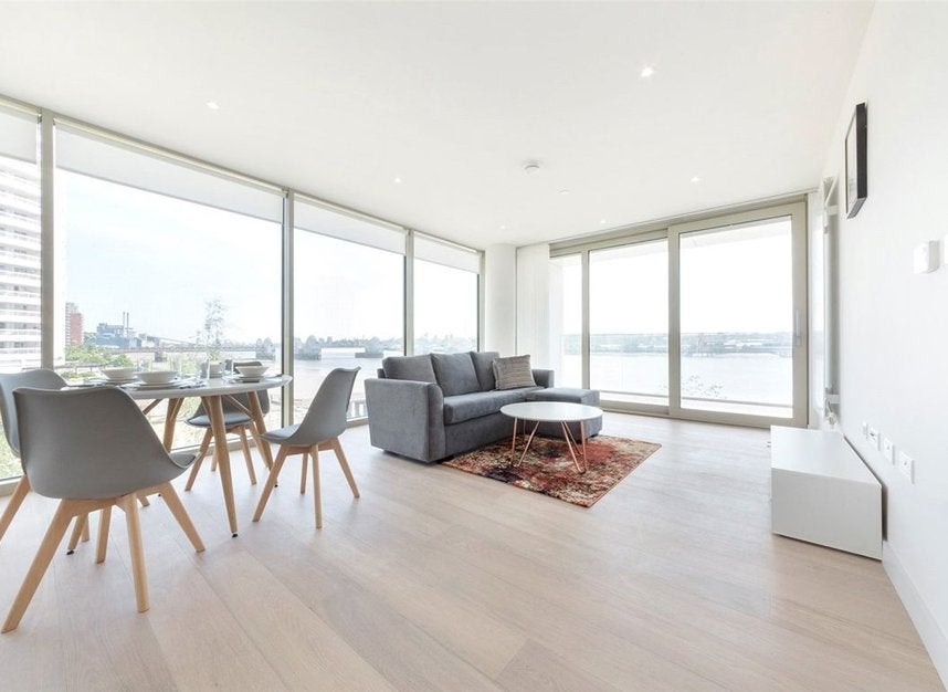 Flat Admiralty Avenue in Greater London