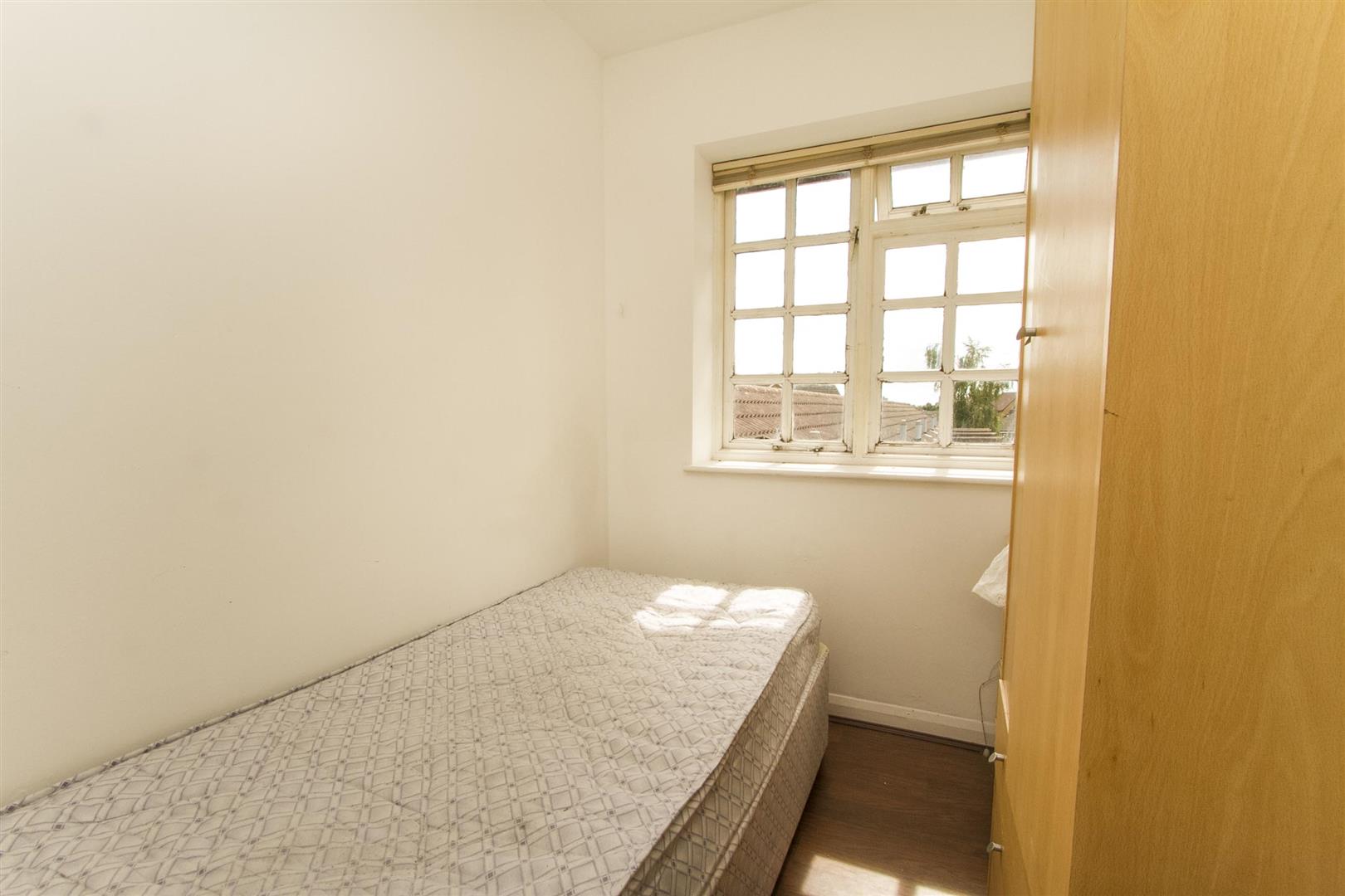 Flat Grahame Park Way in Greater London