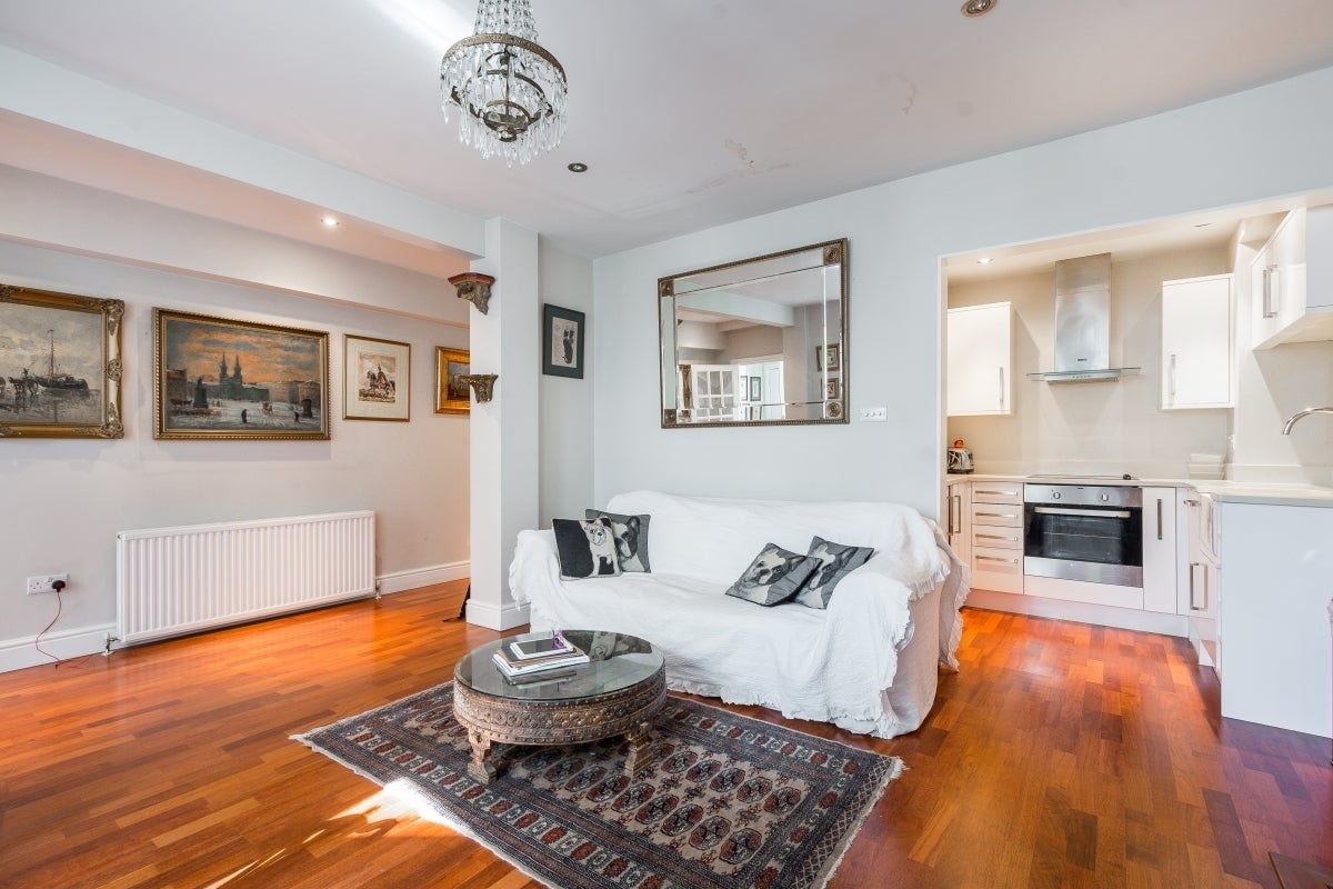 Flat Campden Grove in Greater London