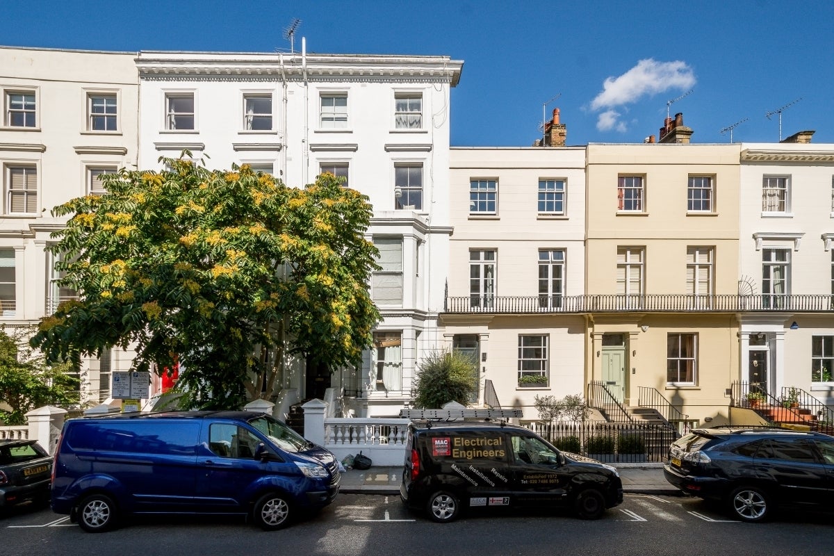 Flat Campden Grove in Greater London