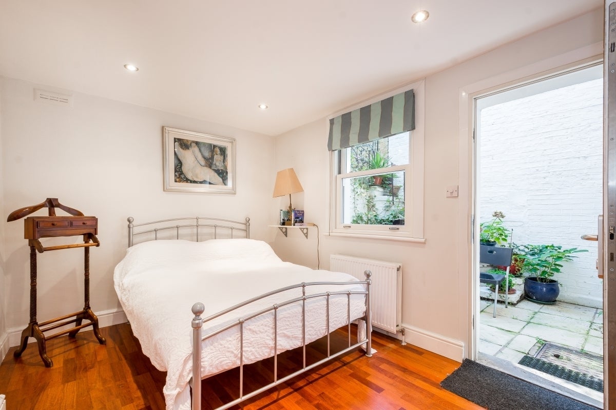 Flat Campden Grove in Greater London