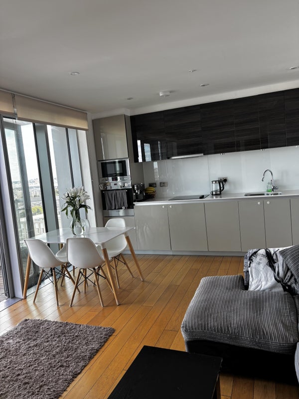 Flat Barking Road in Greater London