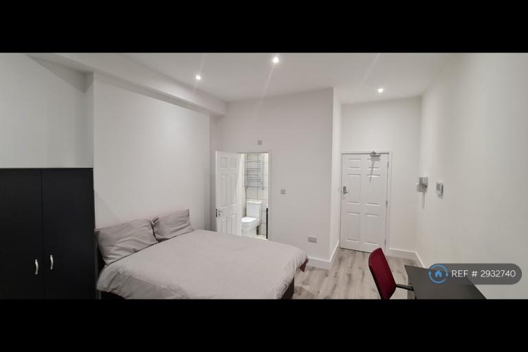 Room Southchurch Road in Southend-on-Sea