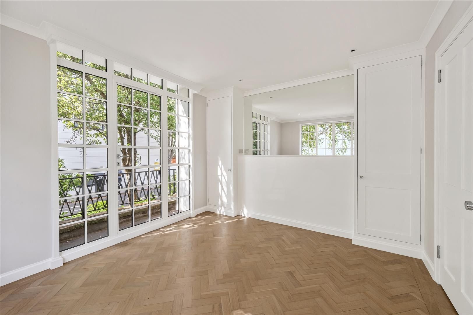 Flat Victoria Road in Greater London
