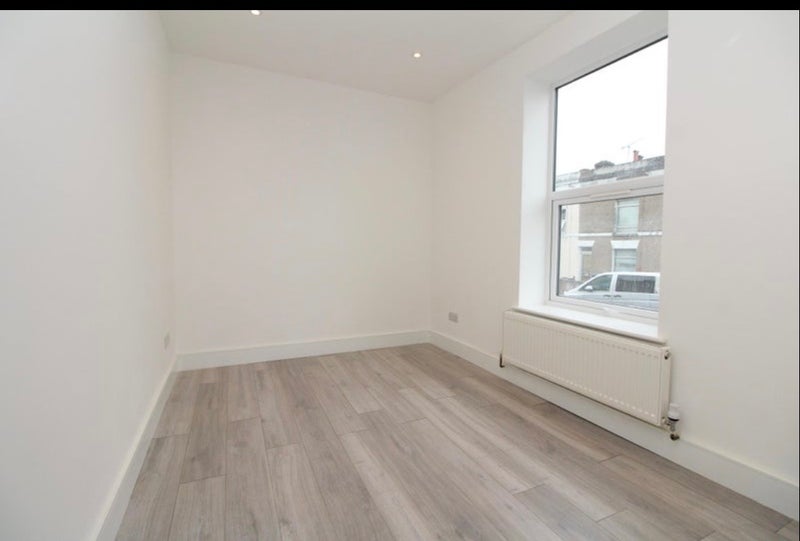 Room Sandy Hill Road in Greater London