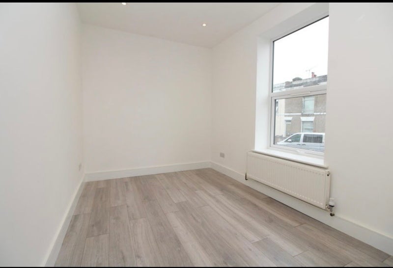 Room Sandy Hill Road in Greater London