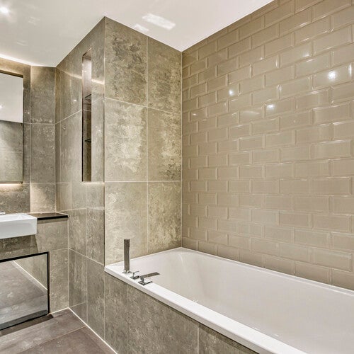 Flat Alie Street in Greater London