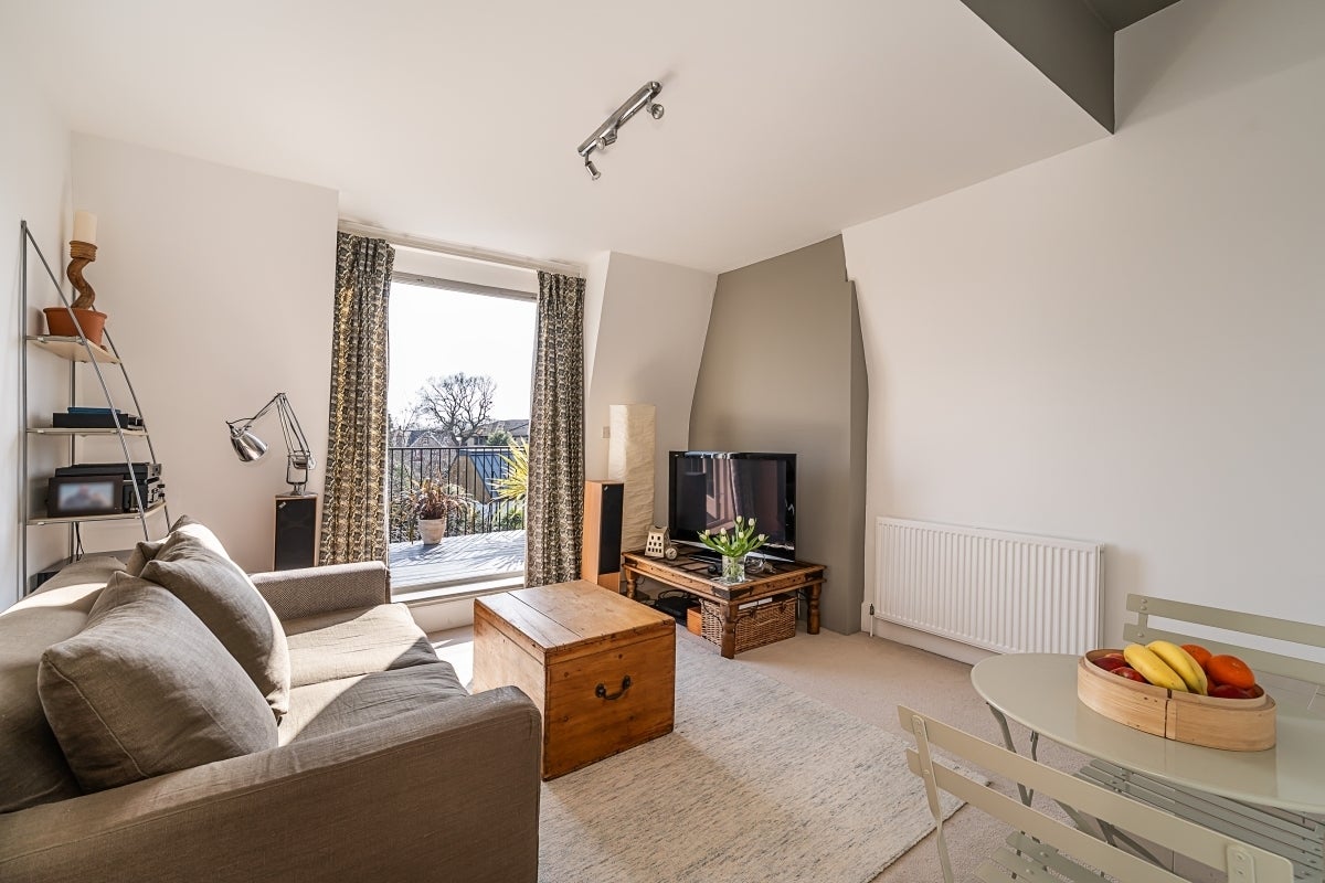 Flat Fontenoy Road in Greater London