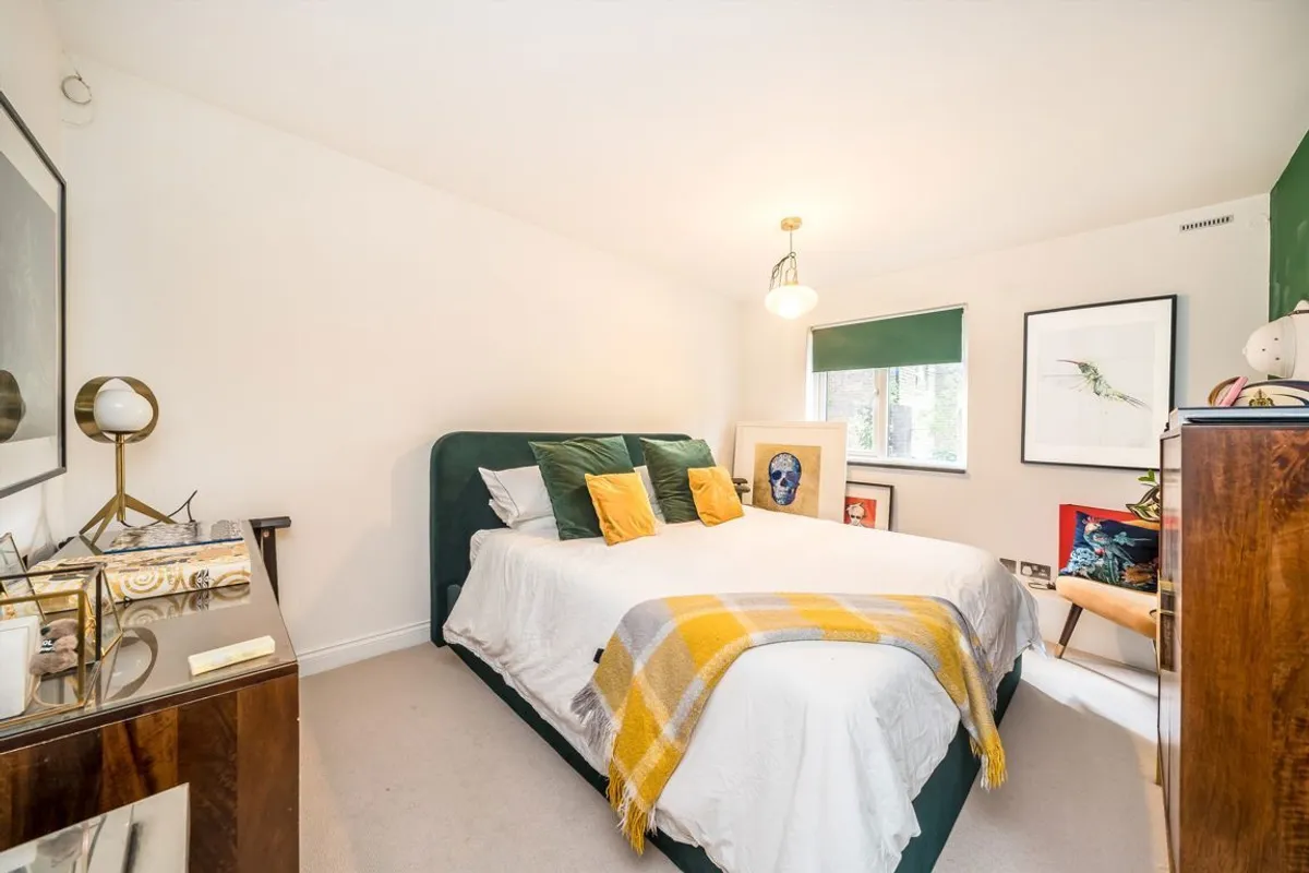 Flat Lime Grove in Greater London