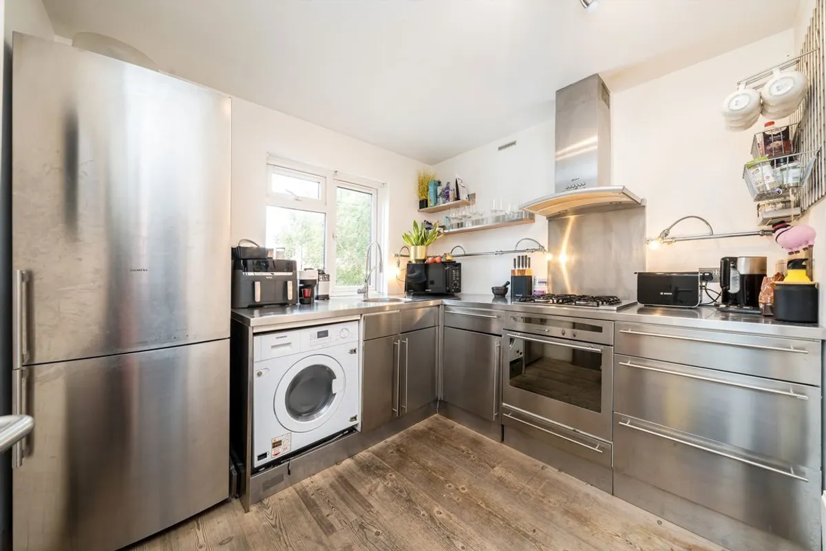 Flat Lime Grove in Greater London