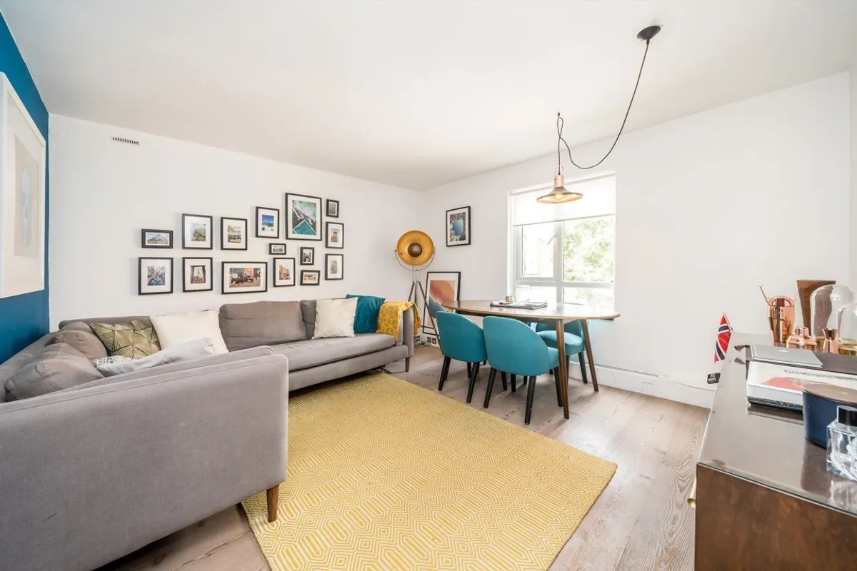 Flat Lime Grove in Greater London