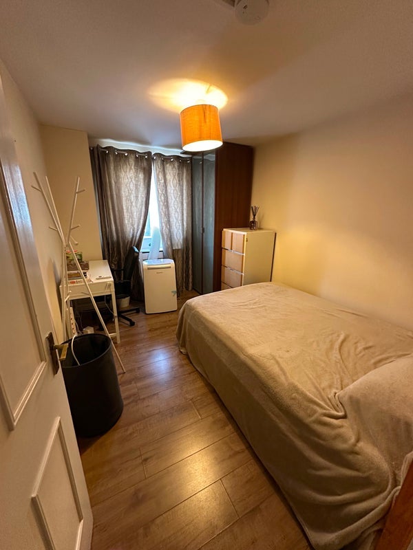 Room Salisbury Close in Greater London