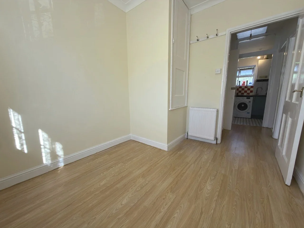 Flat Buckhold Road in Greater London