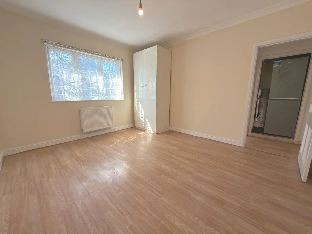 Flat Buckhold Road in Greater London