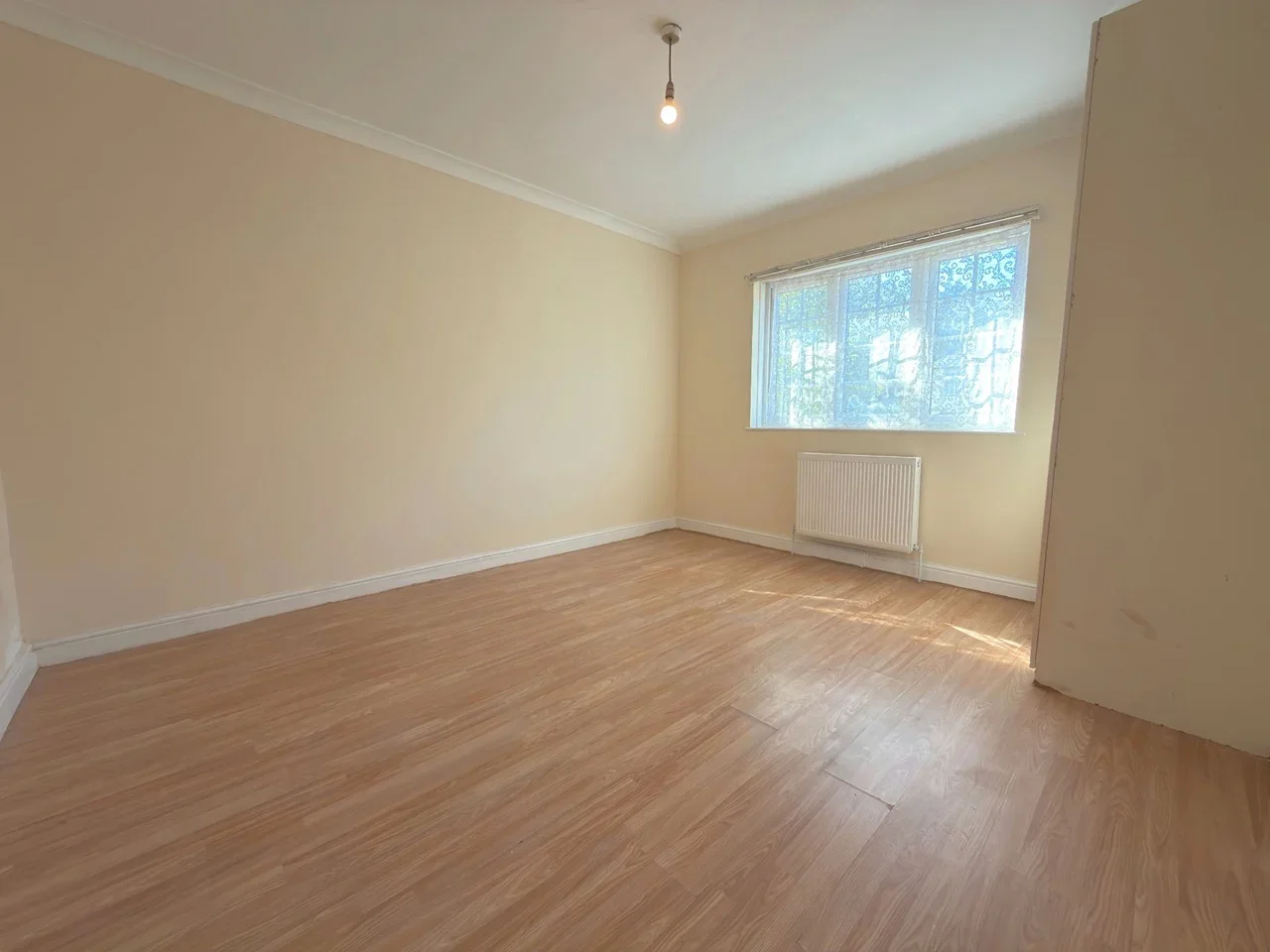 Flat Buckhold Road in Greater London