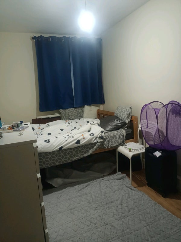 Room Burdett Road in Greater London
