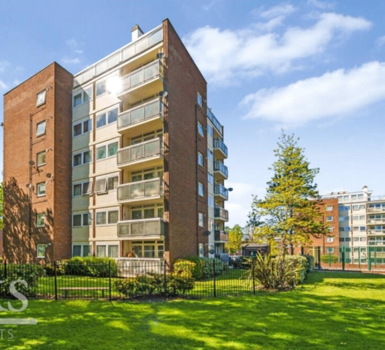 Flat Brixton Hill in Greater London