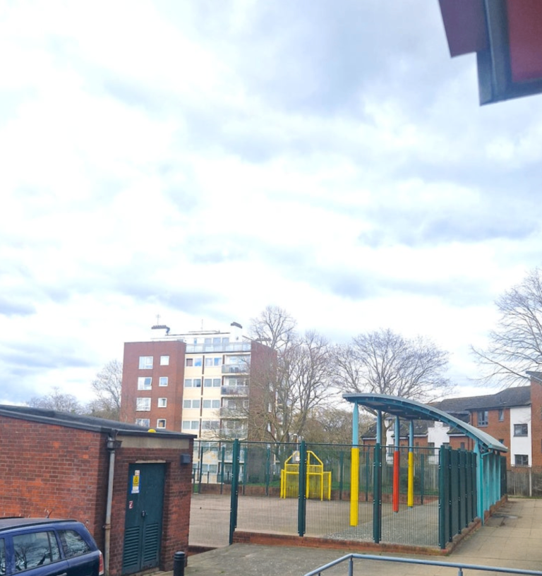Flat Brixton Hill in Greater London