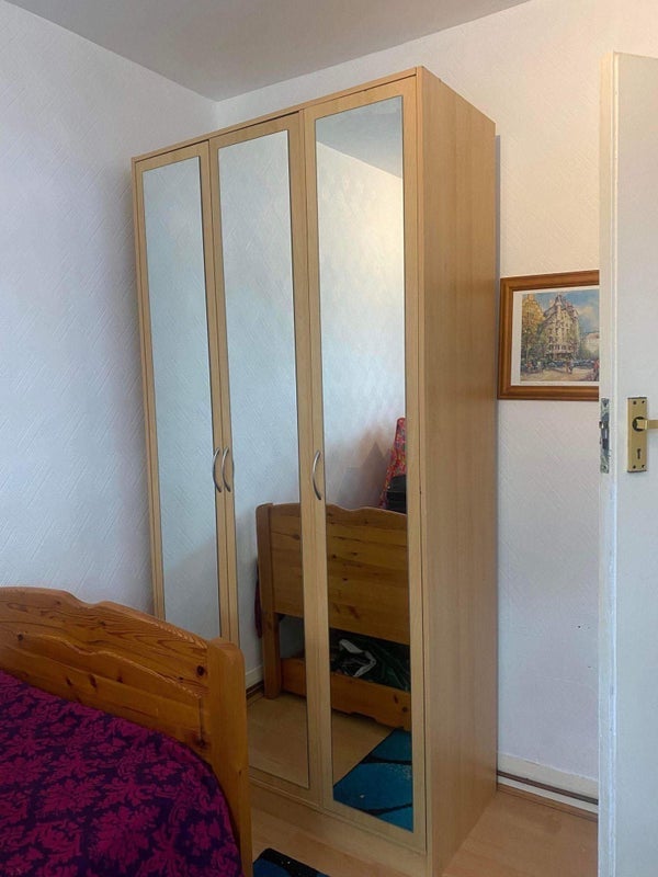 Room Gifford Gardens in Greater London
