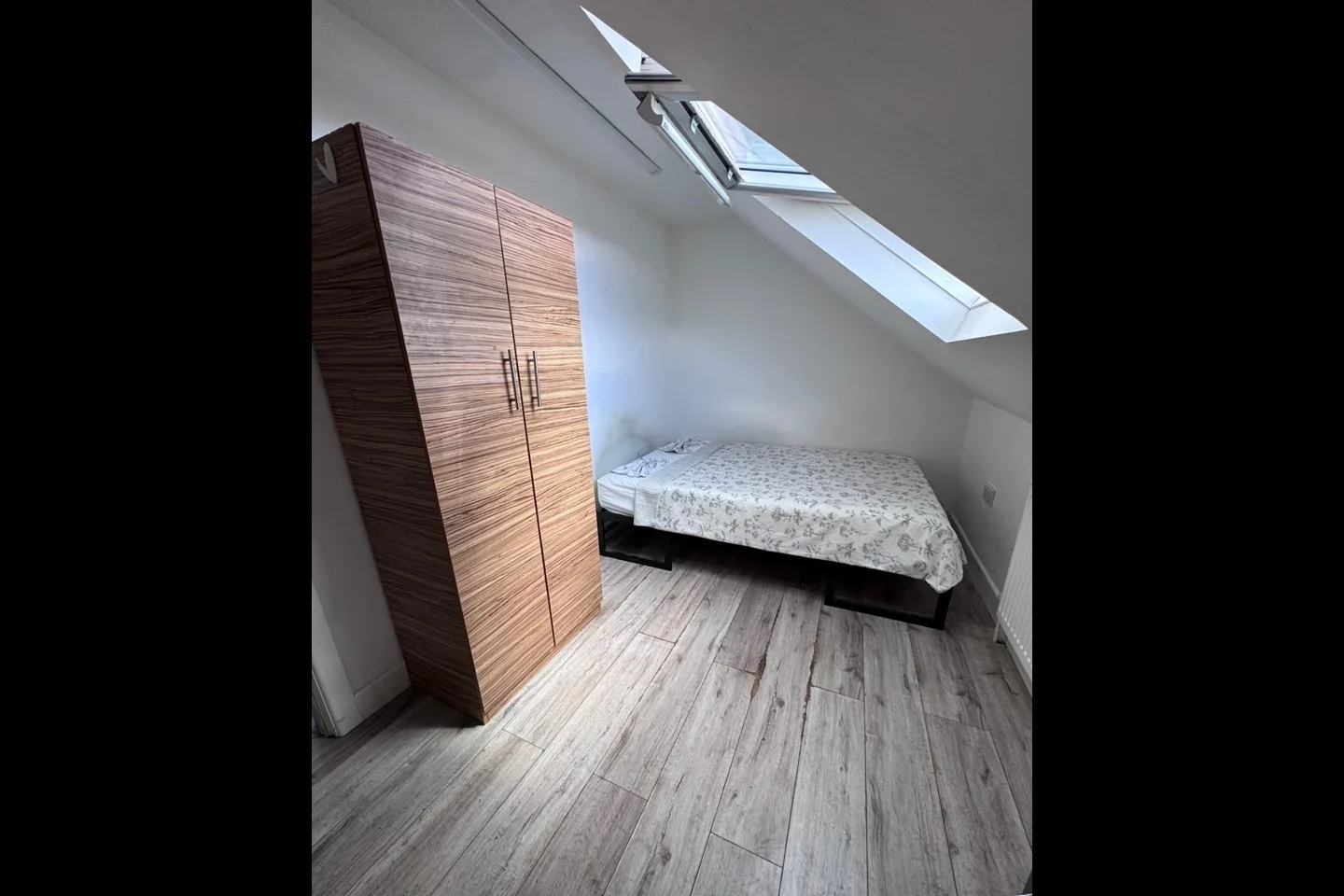 Room Buller Road in Greater London