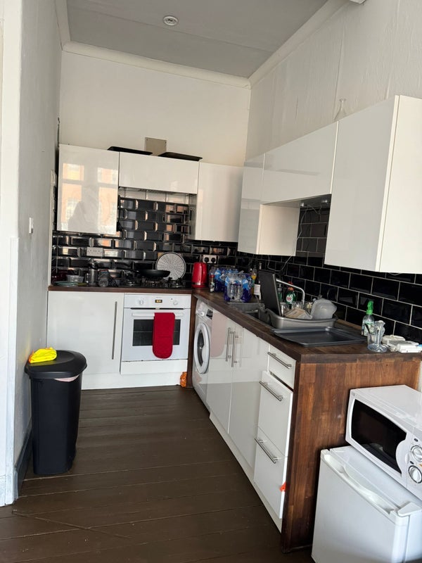 Room Torness Street in Glasgow