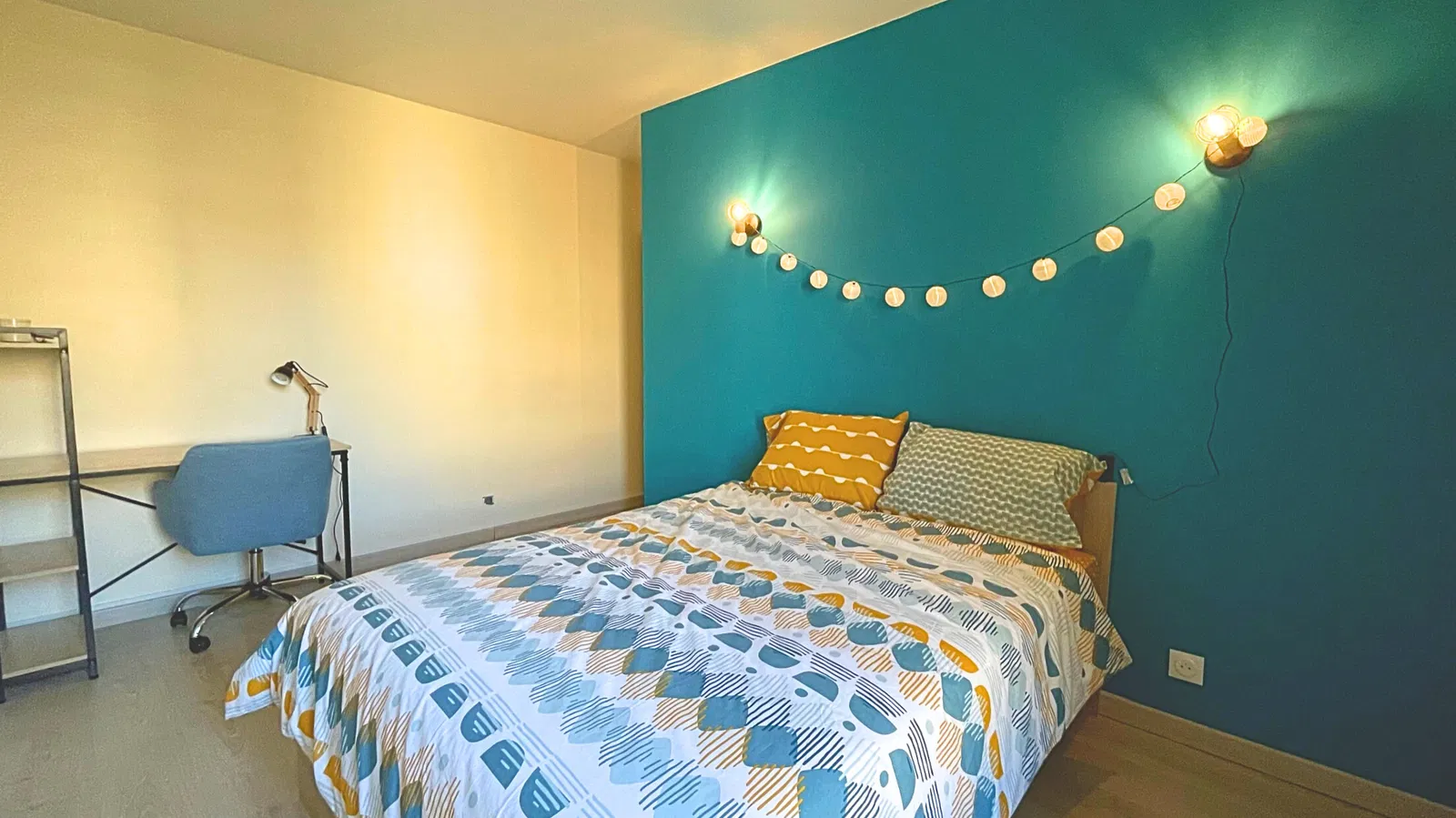 Room Résidence Les Nouveaux Horizons in Élancourt