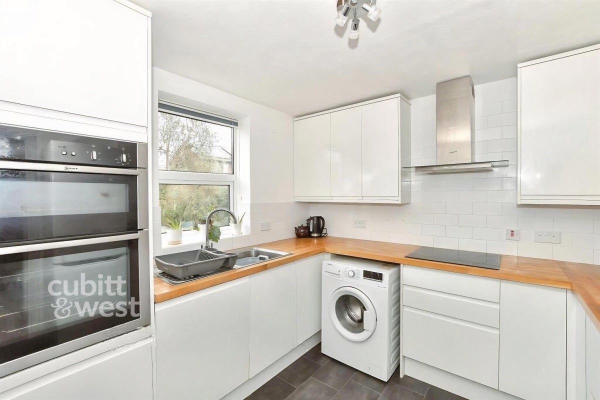 Flat Gillon Mews in Canterbury