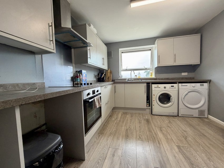 Flat Honeylands Drive in Exeter