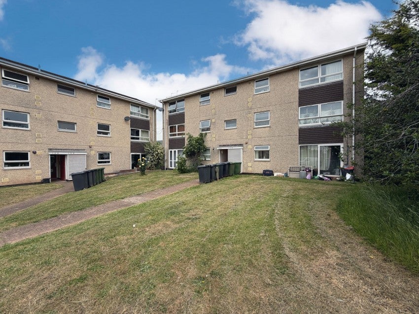 Flat Honeylands Drive in Exeter