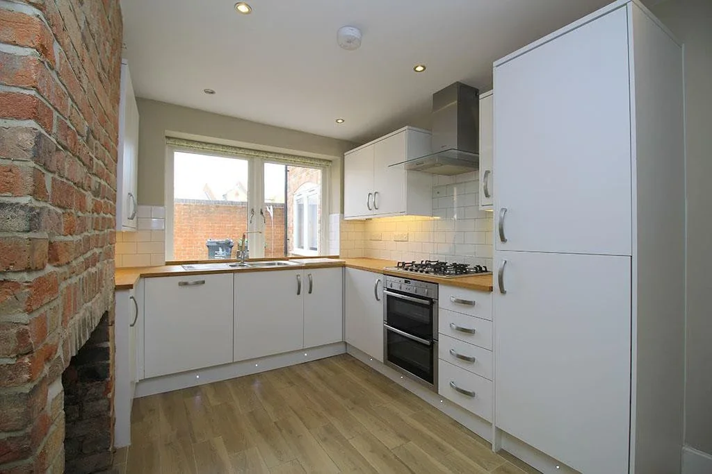 House Manor Gardens Close in Charnwood