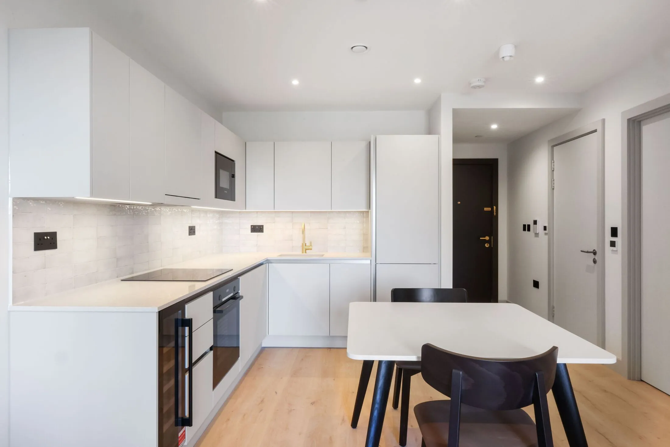 Flat Caversham Road in Greater London