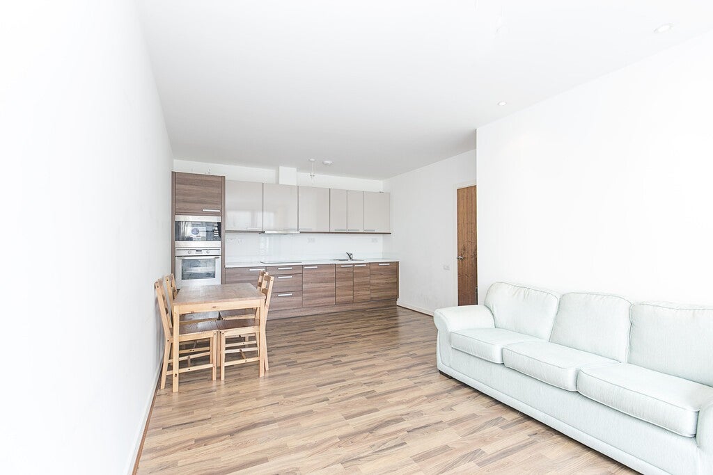 Flat Copenhagen Place in Greater London