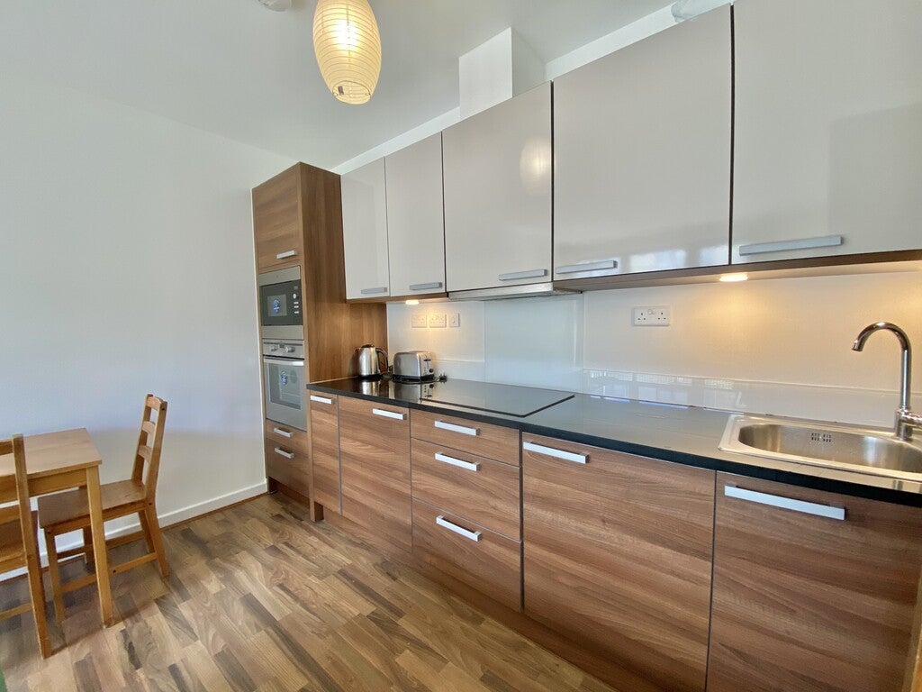 Flat Copenhagen Place in Greater London
