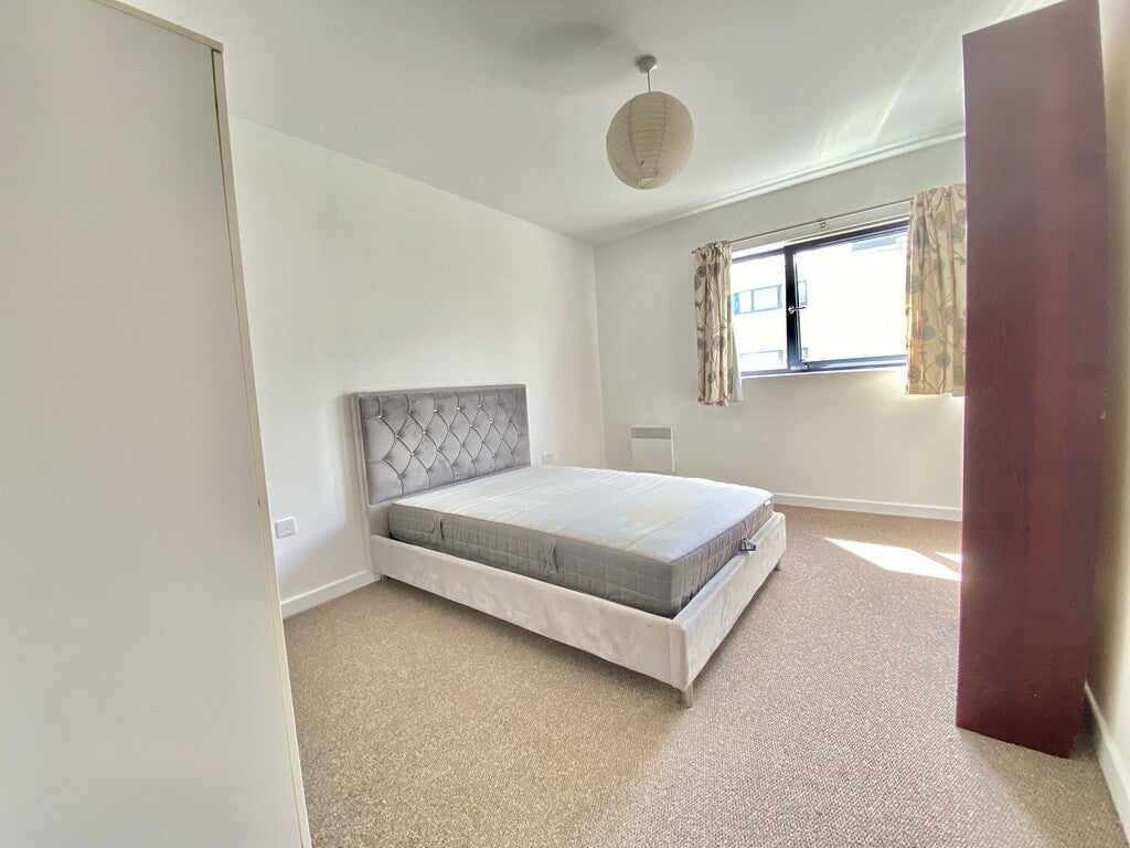 Flat Copenhagen Place in Greater London
