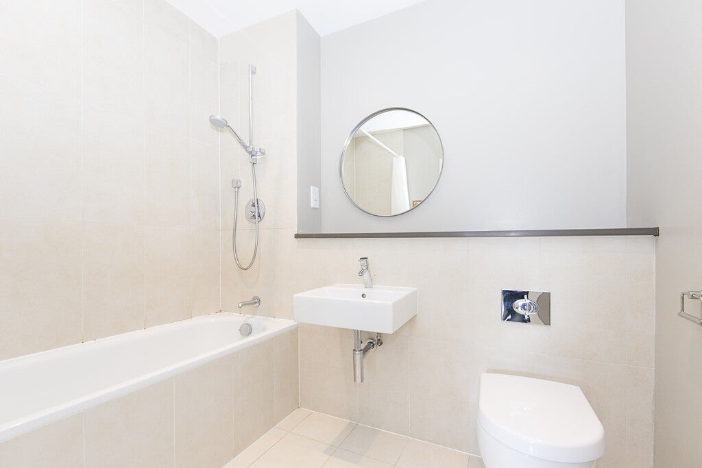 Flat Copenhagen Place in Greater London
