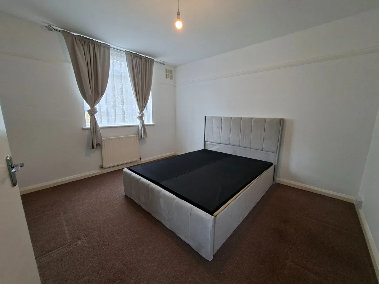 Flat Pembroke Road in Greater London