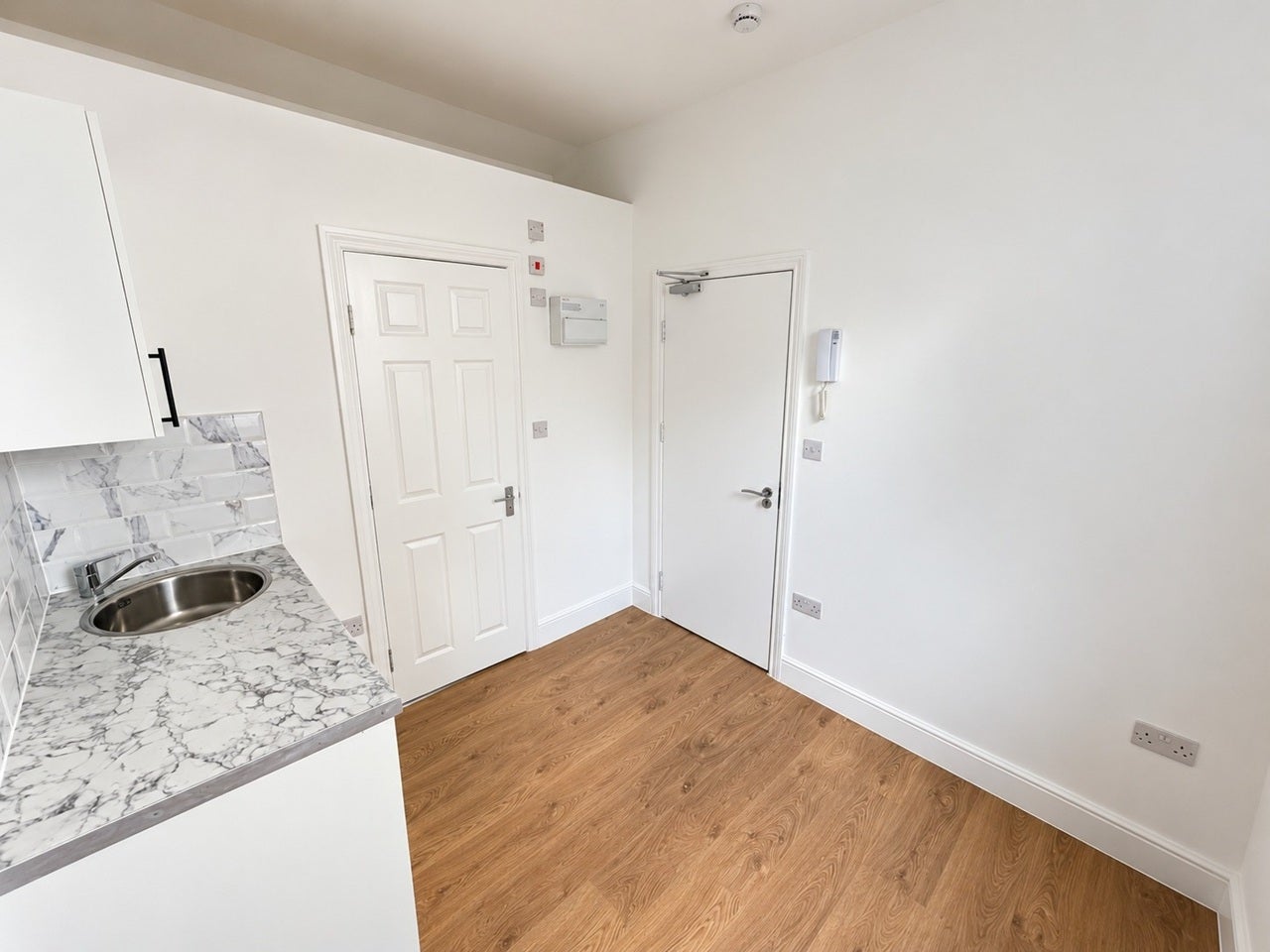 Flat Lancaster Road in Greater London