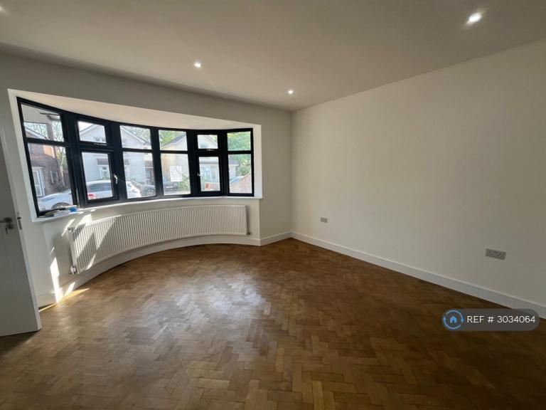 Room Talbot Road in Borough of Spelthorne