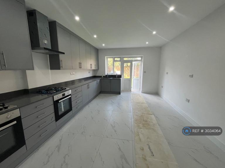 Room Talbot Road in Borough of Spelthorne